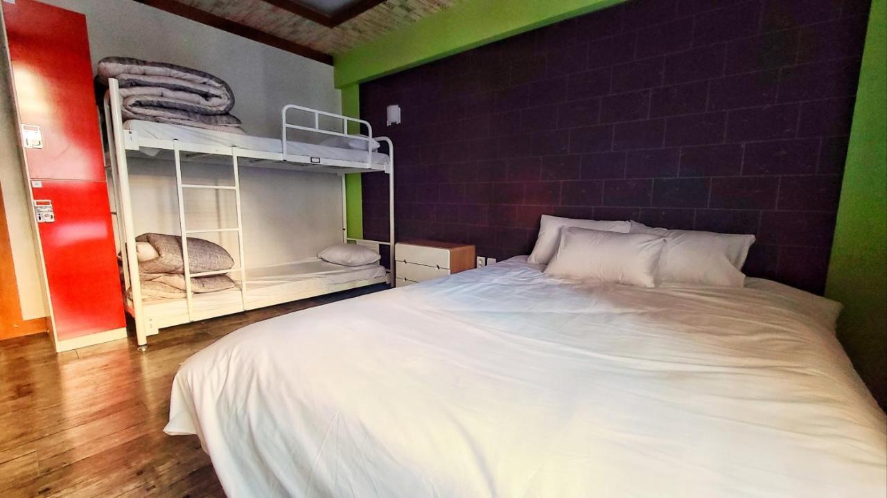 Kimchee Busan Downtown Guesthouse ภายนอก รูปภาพ